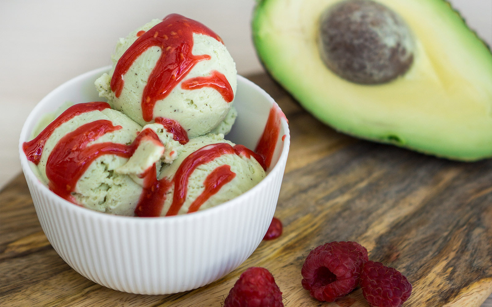 Avocado-Himbeersoße Eis