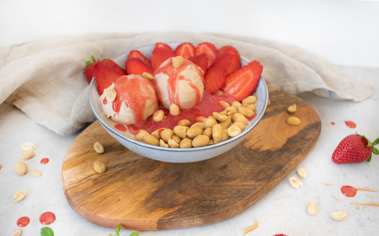 Erdnuss-Erdbeer-Bowl