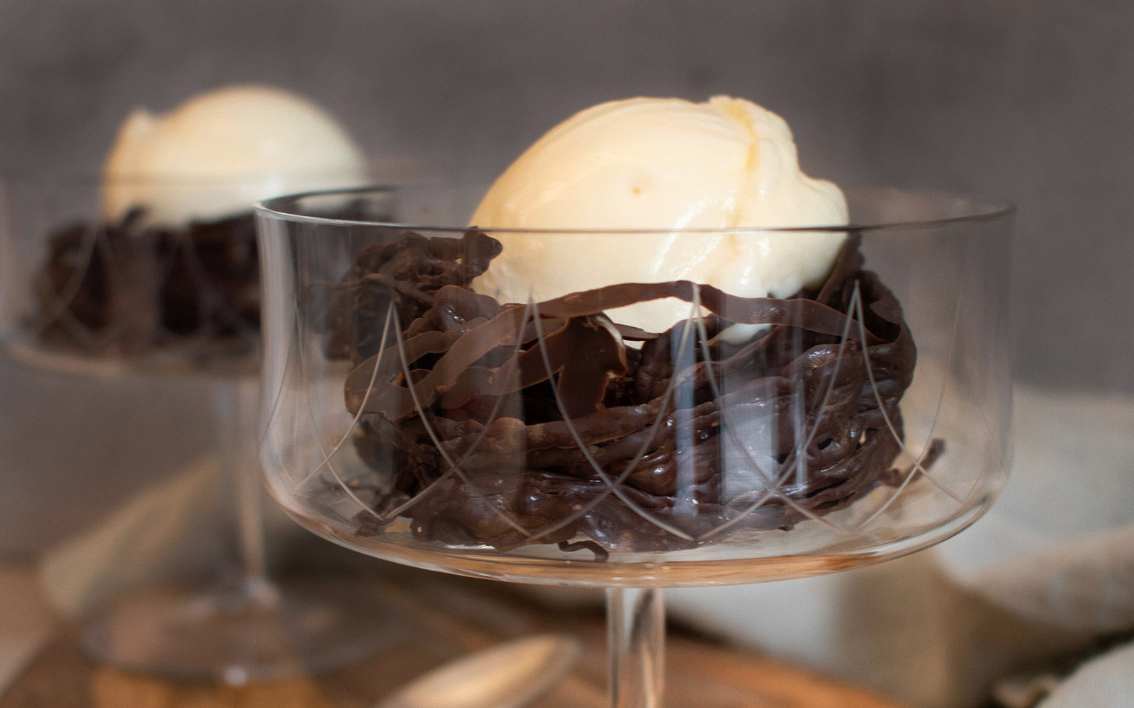 Schoko-Nester mit Tonka-Eierlikör-Eis