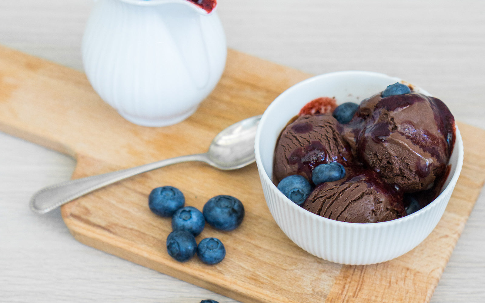 Schoko-Skyr mit Blaubeersoße