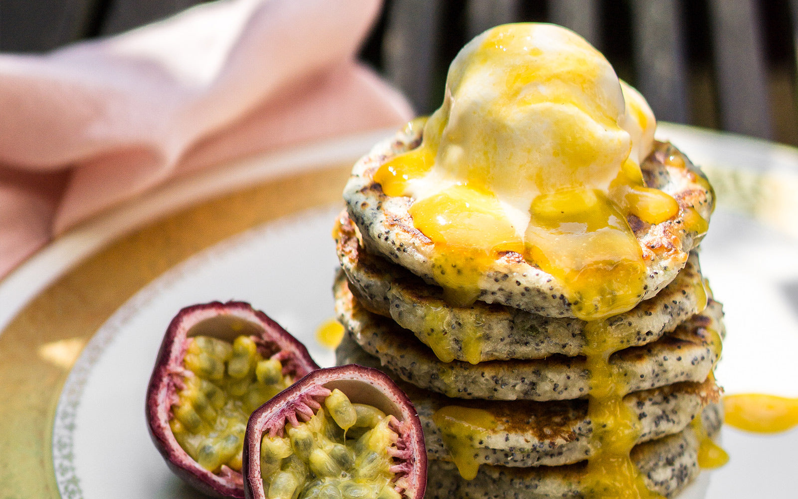 Vegane Limetten-Mohn-Pancakes mit Kokos Maracuja