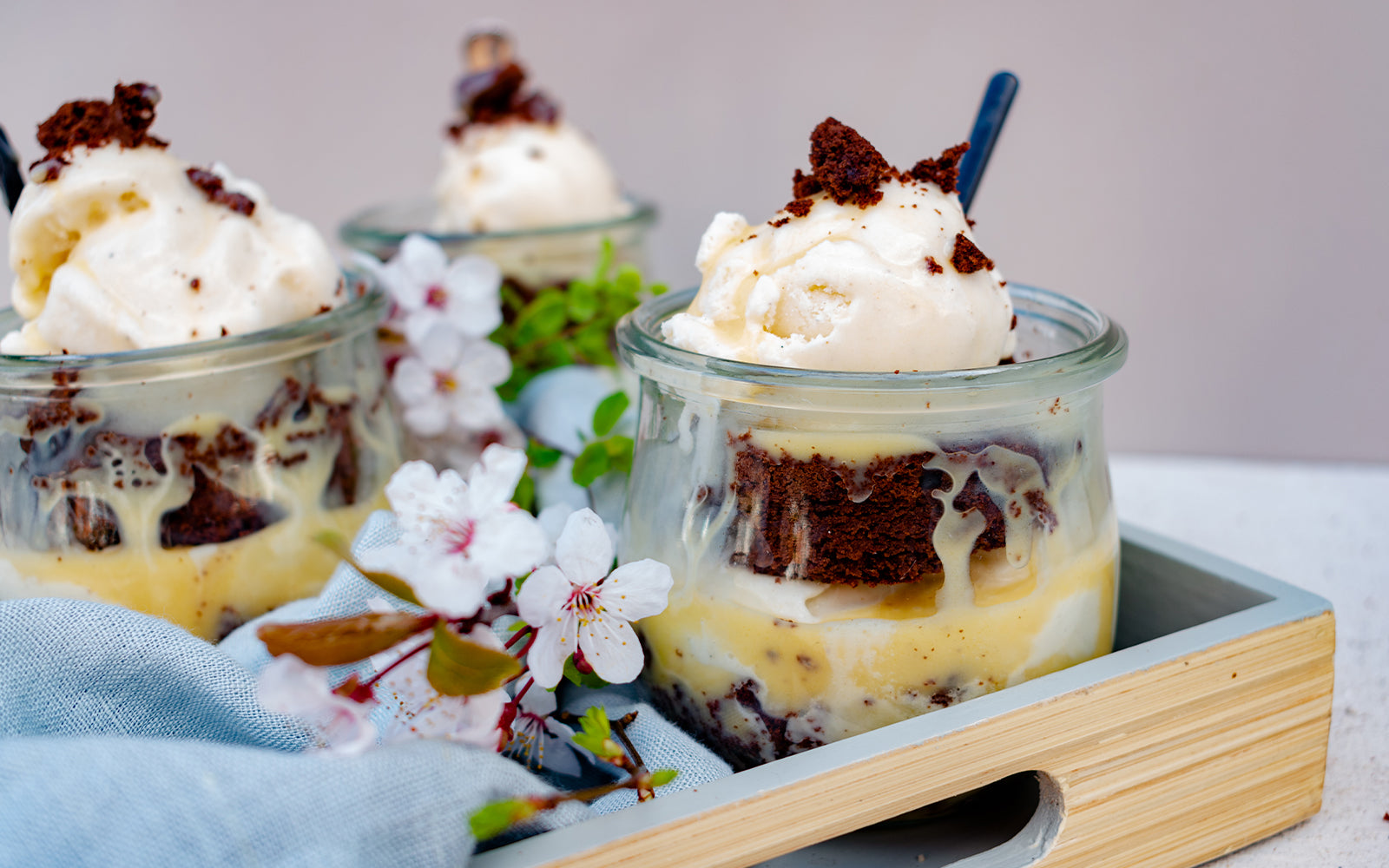 Brownie-Eierlikör-Eis-Schichtdessert