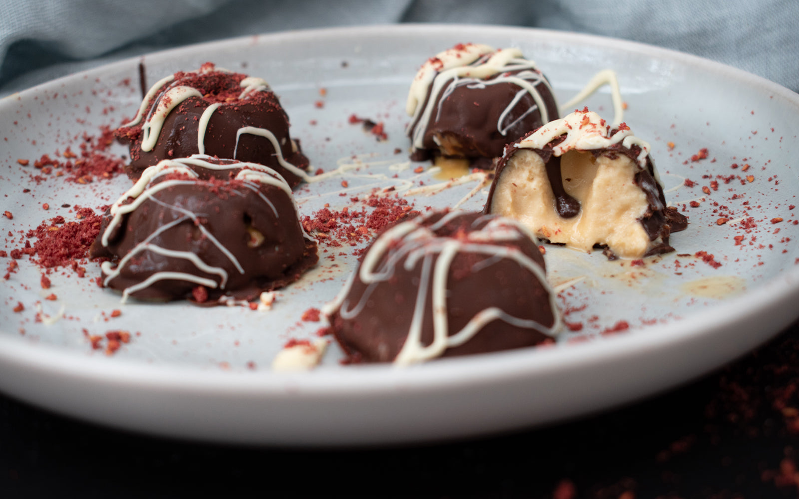 Eispralinen mit Karamell-Salz-Füllung