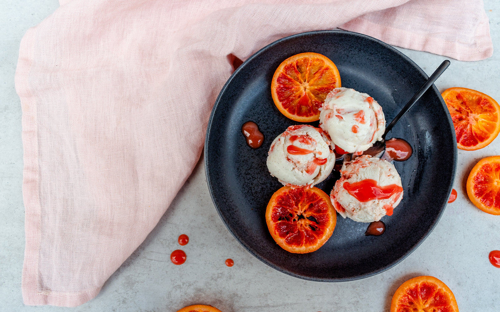 Rose-Vanille-Blutorangensoße mit kandierten Blutorangen